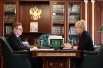 Алексей Текслер провел встречу с уполномоченным по правам человека в регионе Юлией Сударенко