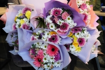 «Цветы мамам Героев»: в Челябинске поздравили жен и матерей участников СВО